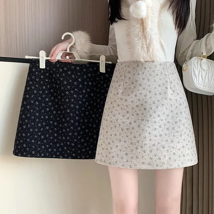 杏色碎花毛呢半身裙女秋冬温柔风高腰包臀裙子防走光印花a字短裙