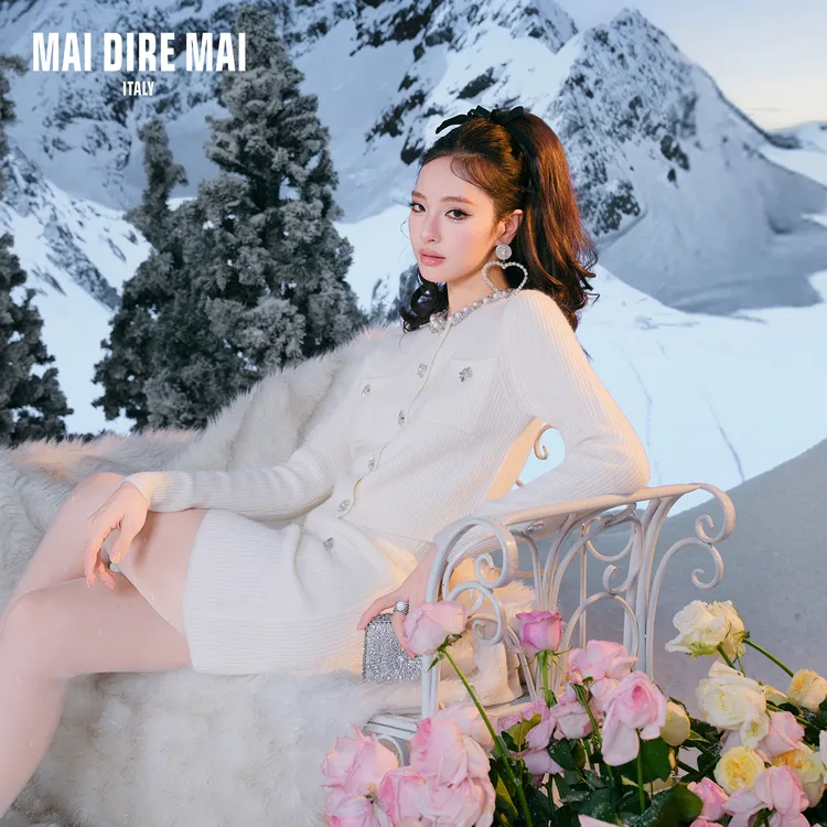 MAI DIRE MAI羊驼毛珍珠钻链羊毛长袖针织上衣高腰短半裙套装女冬