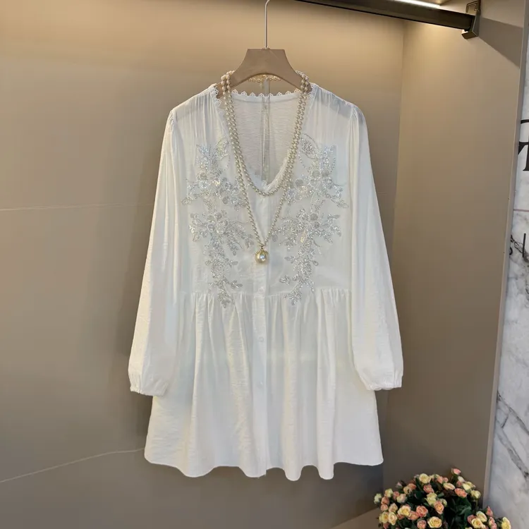 大码女装2025年春季新款时尚大码上衣女韩版重工亮片V领洋气小衫