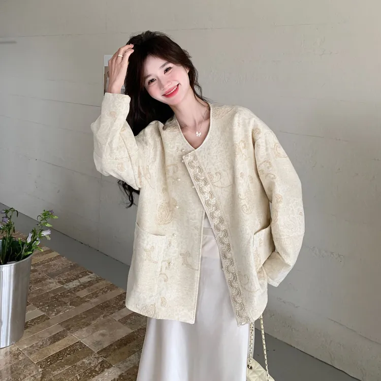 米白色新中式国风短外套女2025春秋新款超火减龄甜美减龄上衣绝美