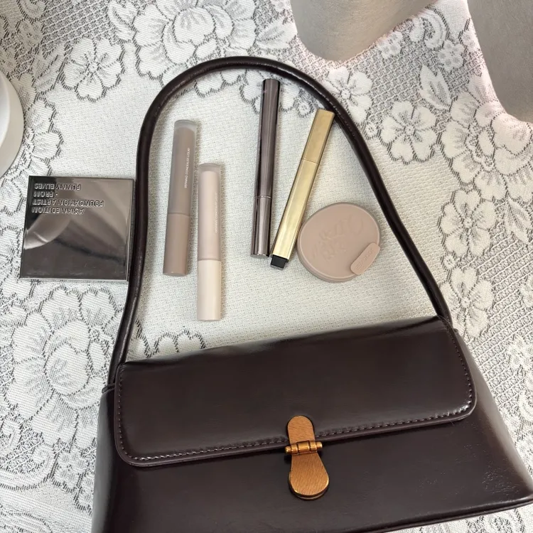 2025秋冬新款PU精致通勤黑色逛街复古做旧单肩腋下包女高级感包包