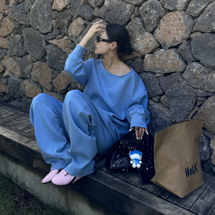 复古高级感显瘦斜肩卫衣蓝色运动套装女早秋季欧货休闲长裤两件套