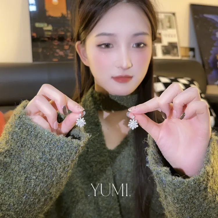 铜合金耳饰 「冬雪」锆石雪花耳钉高级时尚百搭耳饰女精致耳环