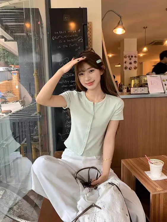 歌幂纯色纽扣短袖t恤女夏季新款肌理感开衫设计修身短款小ST1386