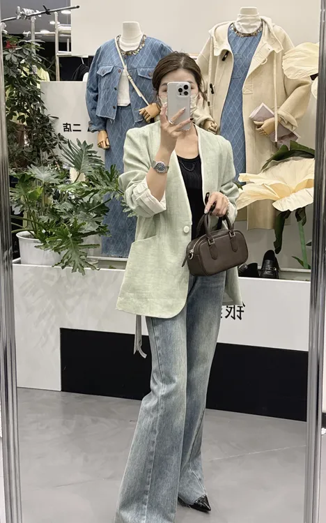 高腰微喇复古色牛仔裤