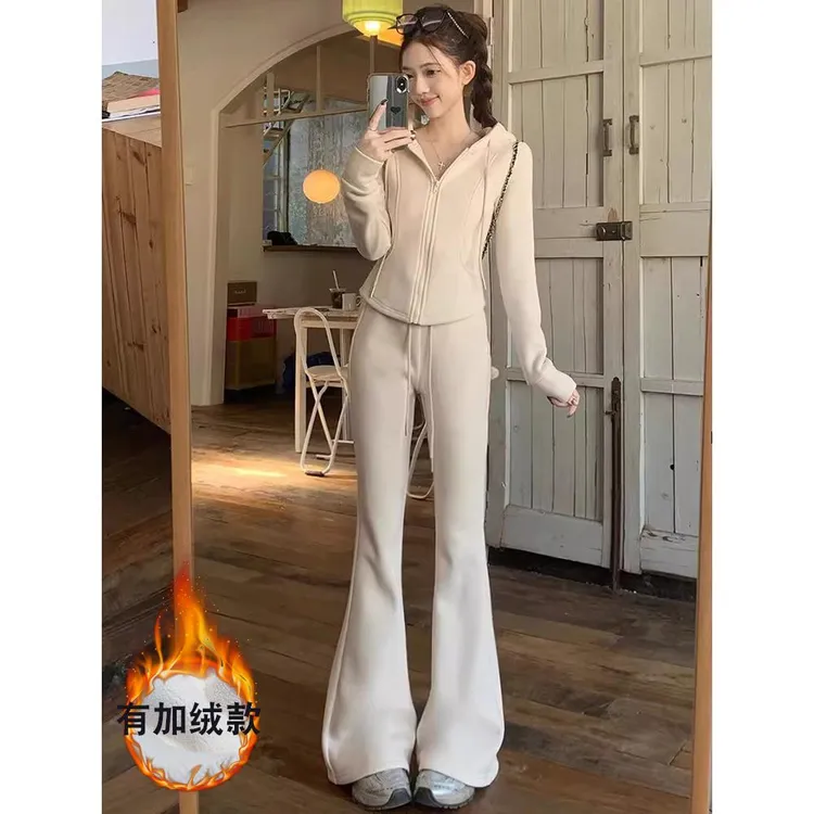 小个子穿搭休闲时尚套装女冬季新款收腰洋气加绒上衣喇叭裤两件套