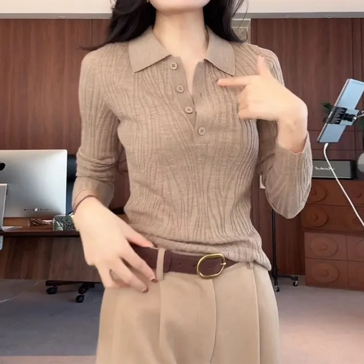 设计感纽扣翻领长袖针织衫秋季新款胖MM大码女装茶里茶气别致上衣