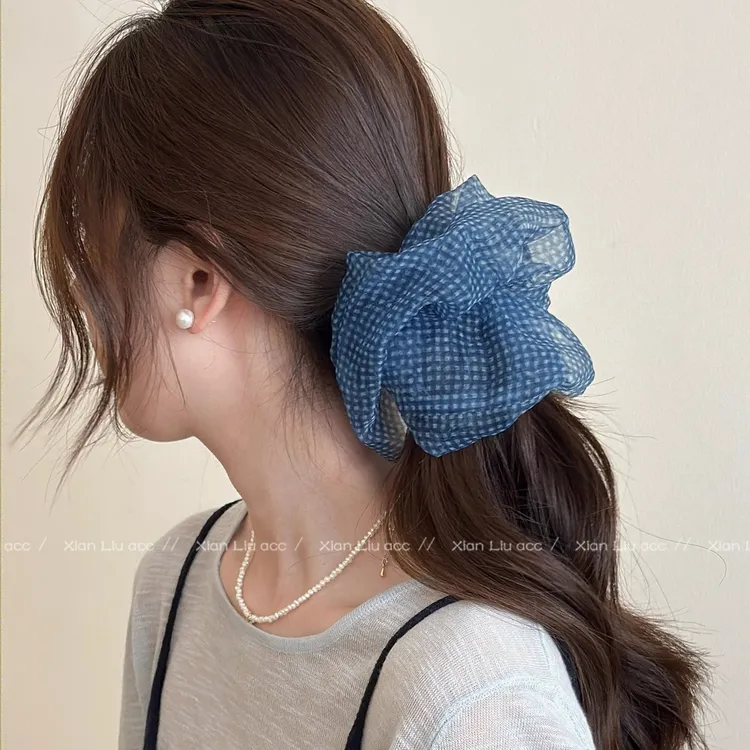 藏蓝格泡泡纱抓夹发圈女2025新款发量多后脑勺鲨鱼夹时尚发夹发饰