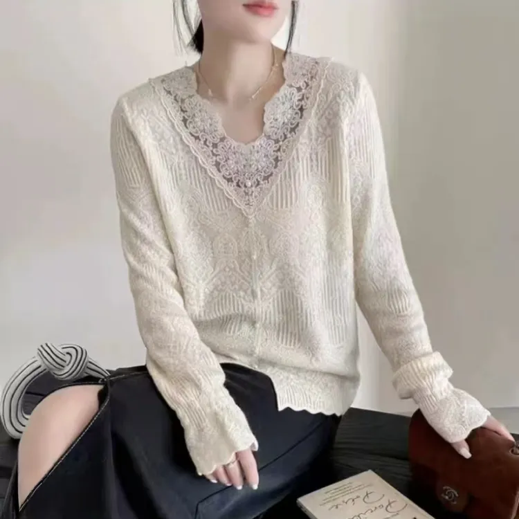 大码洋气显瘦蕾丝浮雕时尚法式镂空气质胖mm百搭宽松女长袖针织衫