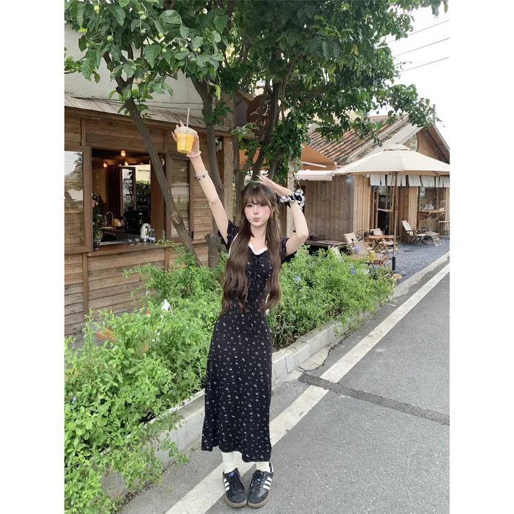 2025新款度假风复古碎花短袖连衣裙女夏季修身显瘦气质包臀裙长裙