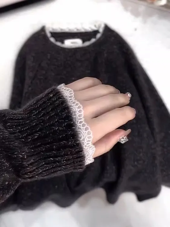 韩系慵懒风百搭花边毛衣女2025秋冬新款宽松软糯超好看显白针织衫