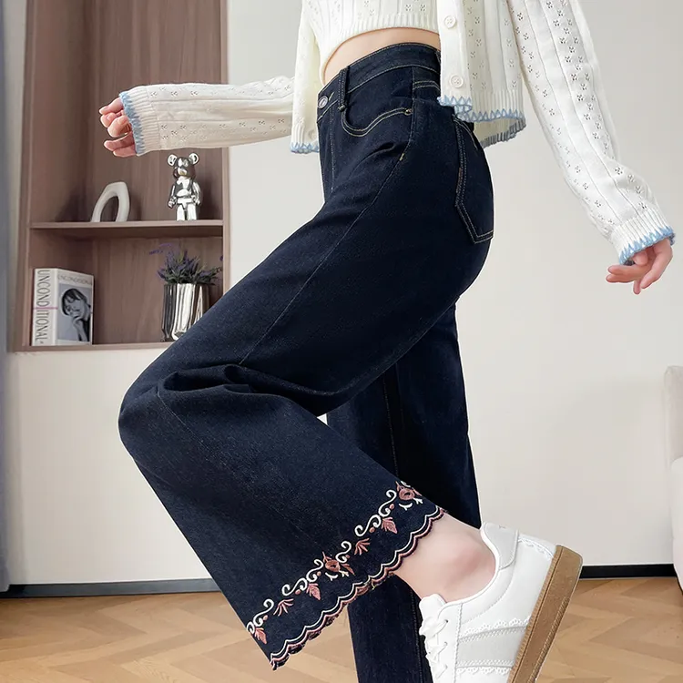 黑金蓝国风花边刺绣阔腿牛仔裤女2025秋季新款小个子弹力直筒裤子