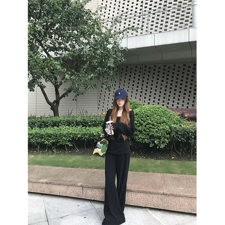 秋季纯欲慵懒风显瘦长袖t恤上衣2025年早秋新款时尚休闲黑色裤子