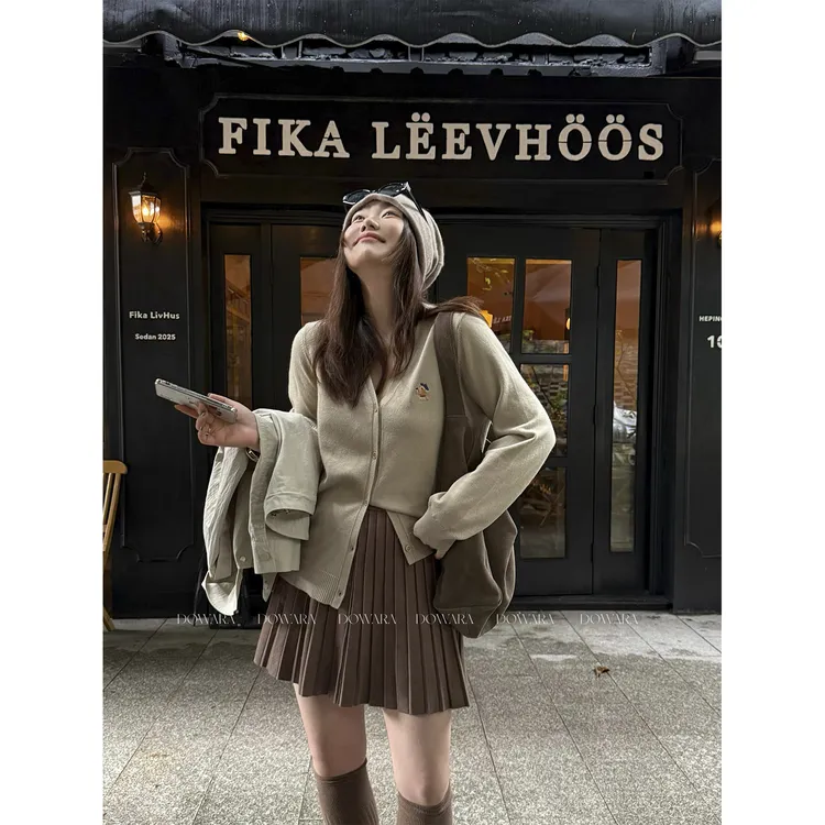 现货大婉酱微胖定制慵懒风休闲针织衫女早秋松弛V领开衫毛衣0058D