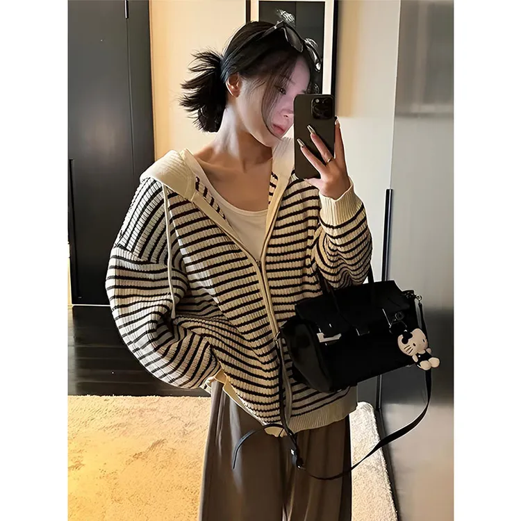 300斤大码女装韩版简约慵懒早秋条纹连帽针织外套女胖mm显瘦上衣