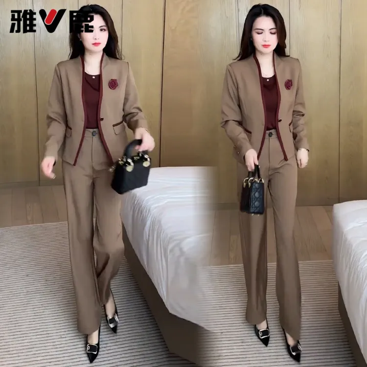 雅鹿时尚套装秋季新款气质修身小西装背心直筒裤减龄三件套