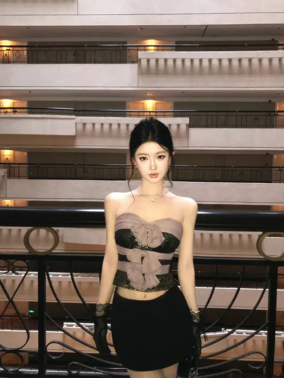 小众设计感气质中古蕾丝撞色抹胸背心女2025新款高腰半身裙两件套