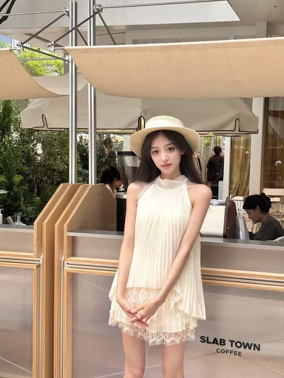 甜恋夏日风情蕾丝挂脖无袖上衣女夏季雪纺显瘦显白套装两件套