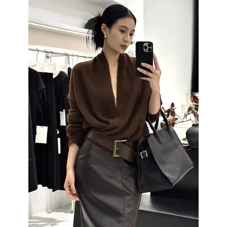 法式复古v领咖色荡领针织衫2025秋冬独特高端巨好看轻熟掐腰上衣