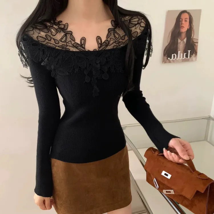 韩系法式温柔气质蕾丝拼接针织打底衫女冬季新款修身显瘦内搭上衣