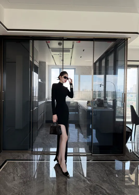 秋季高领纯欲性感露腿长袖连衣裙女新款气质优雅名媛网红H型长裙