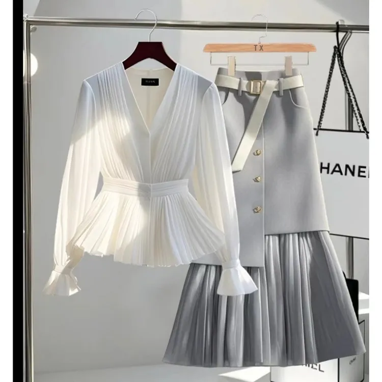 春季新款气质V领长袖上衣套装法式小众独特漂亮洋气显瘦一整套潮