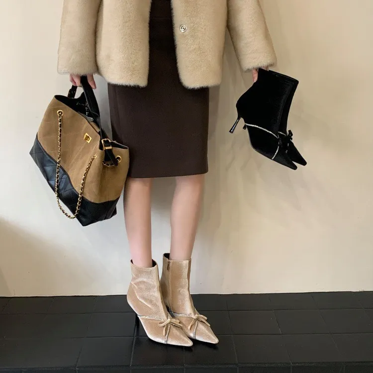 2025秋冬新款复古尖头侧拉链短筒靴女绒面蝴蝶结复古百搭时装靴