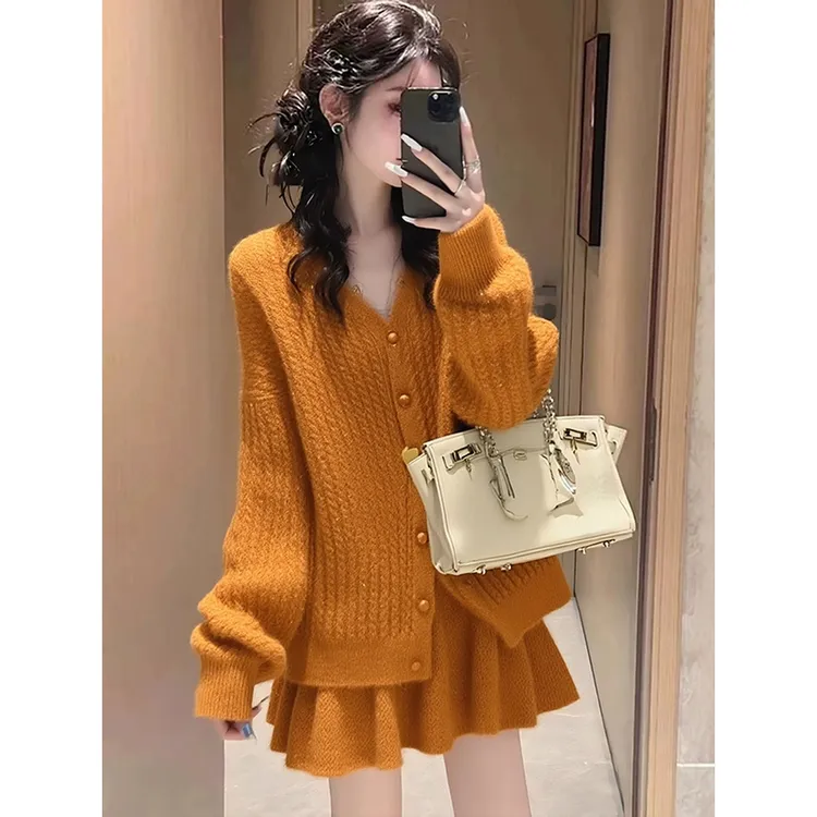 小个子橘色毛衣套装女2025新款秋冬慵懒风穿搭针织上衣短裙两件套
