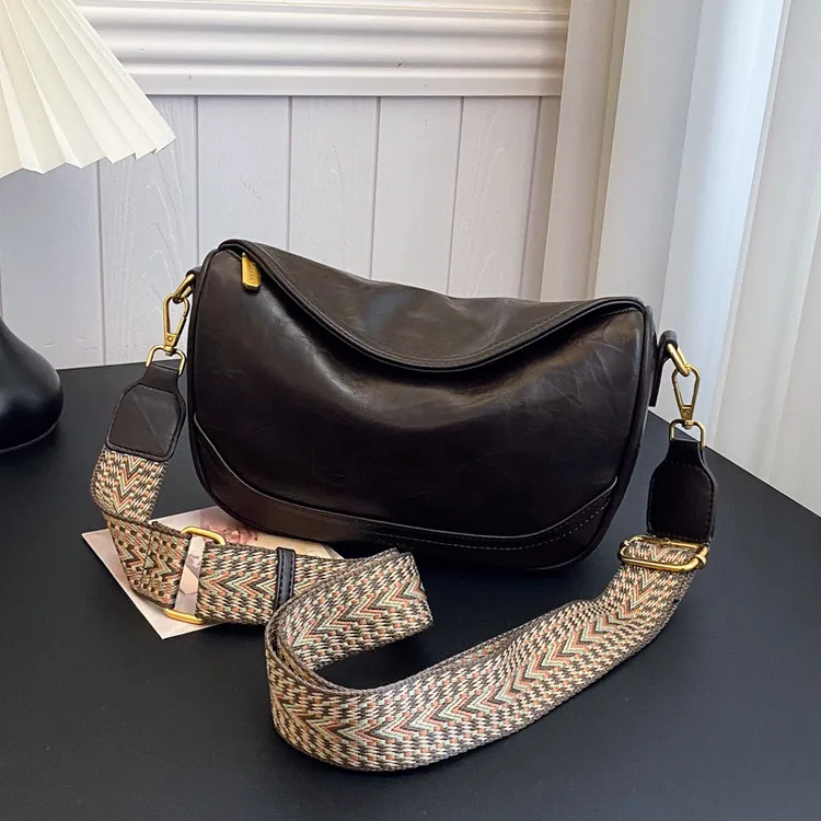 早秋新款乌木女包通勤百搭爆款斜挎包单肩腋下包时尚饺子小众包包