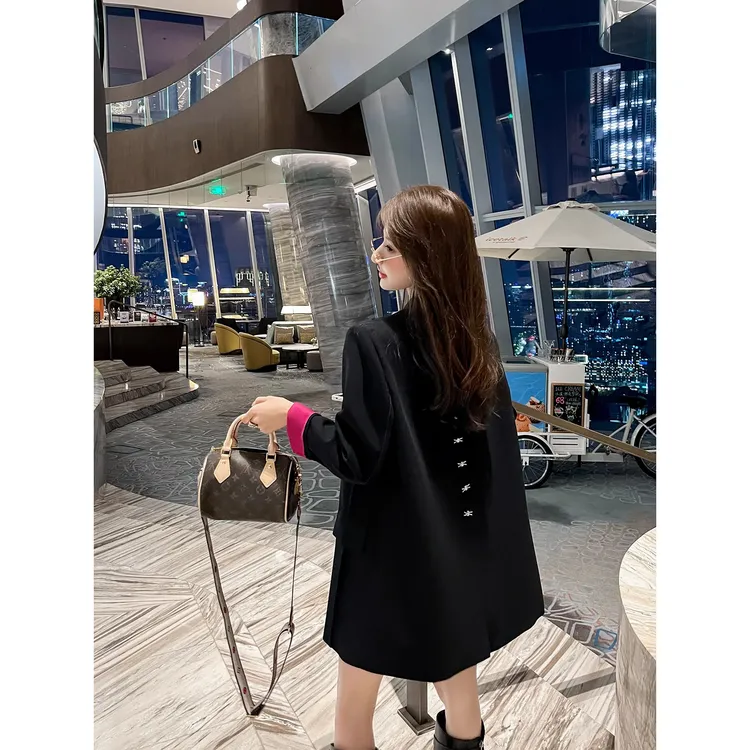 黑色西装外套女2025春季新款韩版宽松设计感通勤开叉气质西服上衣
