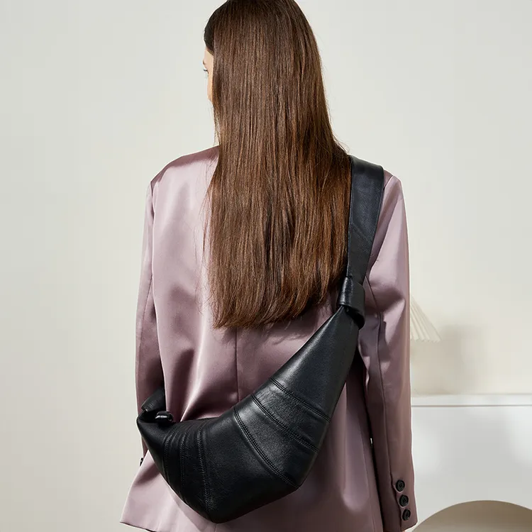 时尚简约法小众小羊皮可颂包斜跨慵懒感牛角包单肩斜跨饺子包女潮