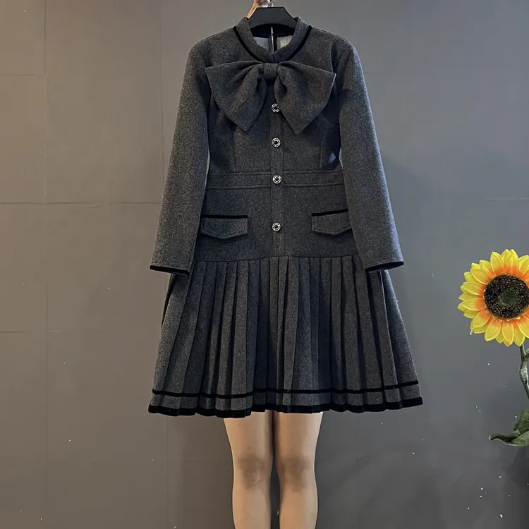 秋季新款时尚高级感减龄蝴蝶结装饰收腰显瘦小香风连衣裙