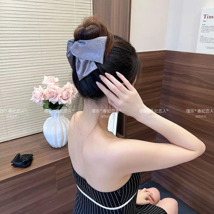 瑾乐复古玫瑰浮雕印花三角贝壳抓夹小众百搭布艺盘发鲨鱼夹发夹