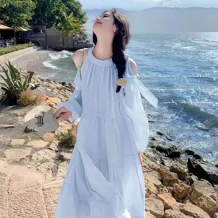 海边度假风露肩连衣裙女2025新款法式温柔风甜美宽松绝美仙女长裙