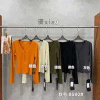 杨杨 潇家-8592（叠穿公式）柔软隐形拉链V领显瘦衫
