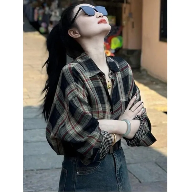 法式高级感格子衬衫女秋季设计感小众上衣时尚洋气小个子内搭衬衣