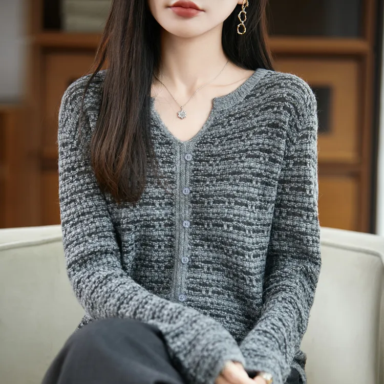 大码女装撞色条纹V领针织打底衫秋冬2025新款宽松遮肚子内搭毛衣