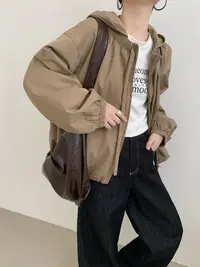 韩系戴帽抽绳外套