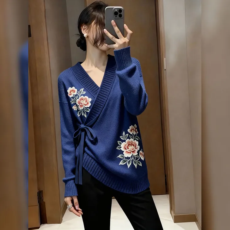 新中式国风简约宽松显瘦感系带花朵系带蓝色上衣女2025冬毛衣开衫