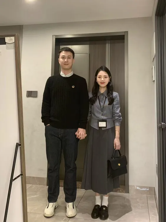 2025秋季新款韩系MIU系知识分子风正肩格子衬衫百褶半身裙两件套