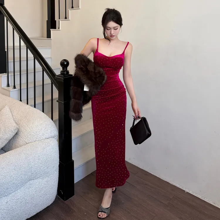 小可WIWI鱼尾裙吊带款无袖包臀裙吊带礼服裙子显瘦新娘长款气质