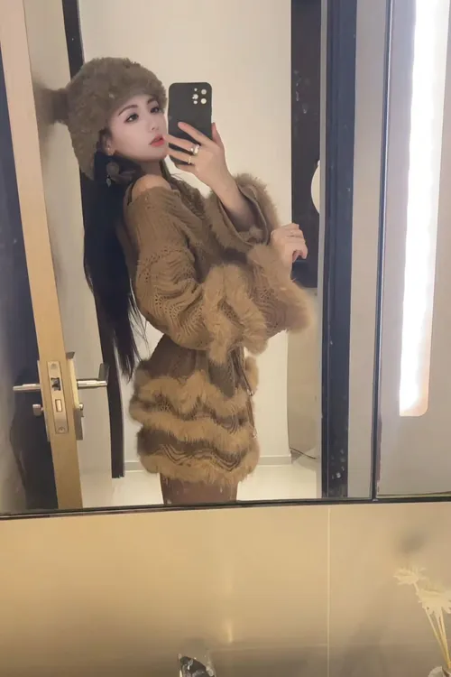 纯欲辣妹毛绒拼接长袖针织毛衣女2025早秋新高级感宽松中长款上衣