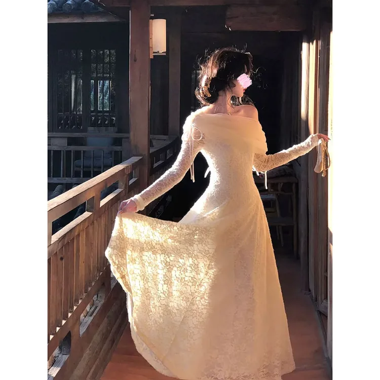 秋冬复古喇叭袖一字领披肩小众设计感白色连衣裙女提花长裙女