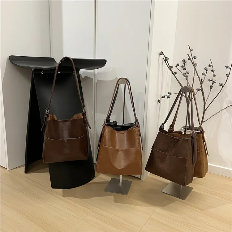 磨砂绒面水桶包女高级感气质美拉德手提包复古通勤子母包