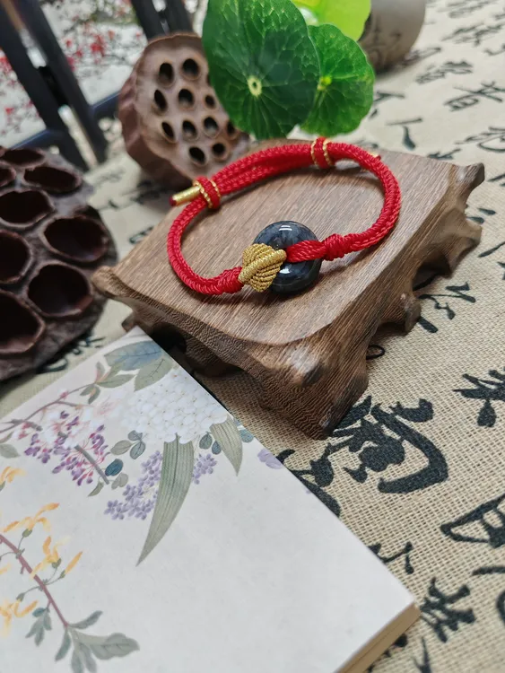 非金属锦纶手链 还是觉得红色和乌鸡更配