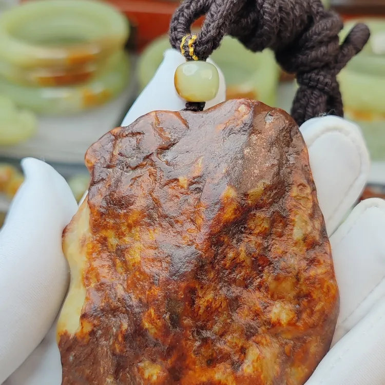 透闪石质玉黄白河磨玉黄白河磨玉独籽玉佛