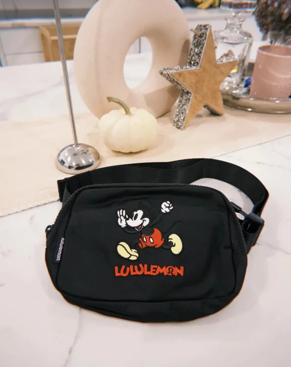 露露联名斜挎防水腰包