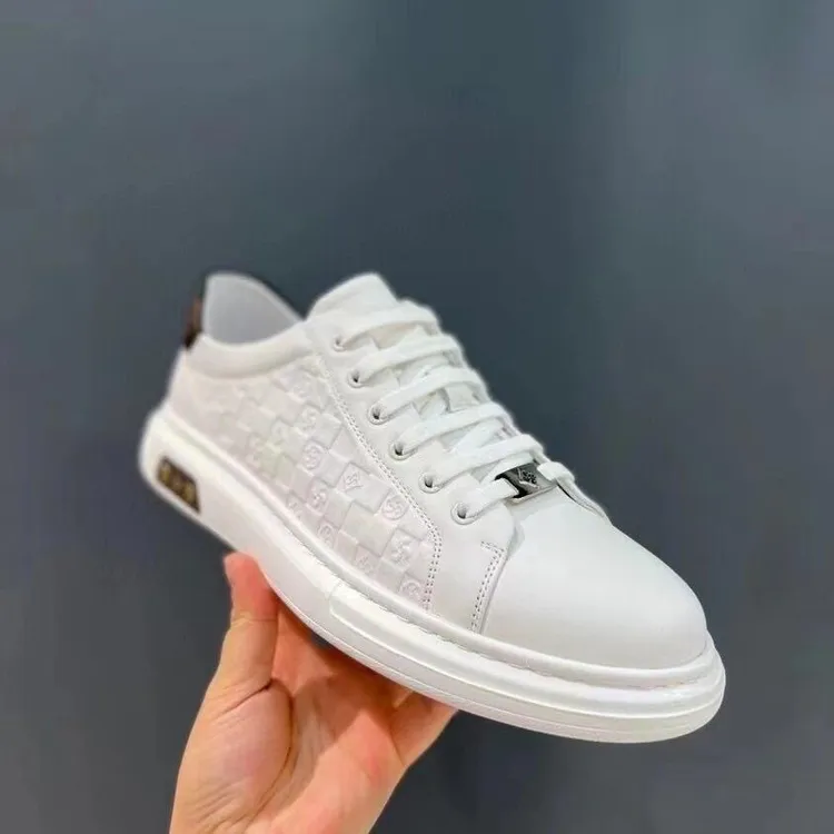 小白鞋休闲板鞋透气胶粘圆头耐磨中年板鞋运动