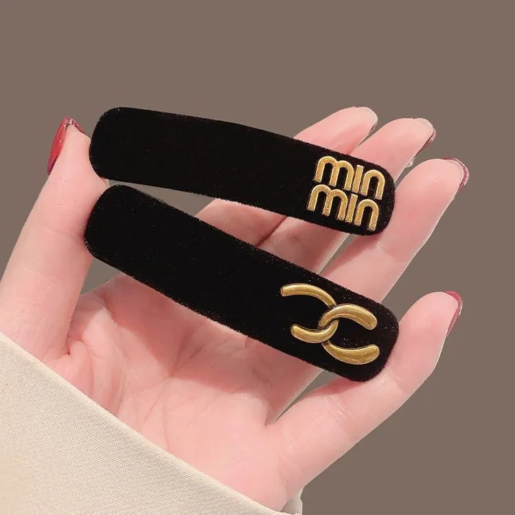 小香风掰掰夹赫本风法式丝绒字母发夹BB夹小众设计感刘海侧边夹女