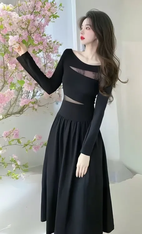 蕾丝拼接露腰黑色长裙子秋装女2025年新款高级感连衣裙